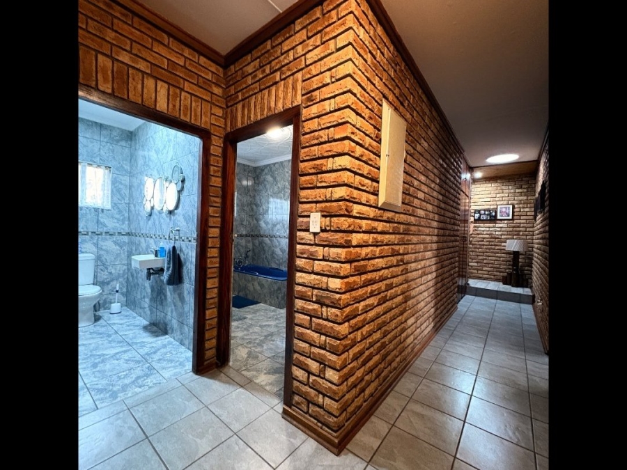 6 Bedroom Property for Sale in Doringkruin North West